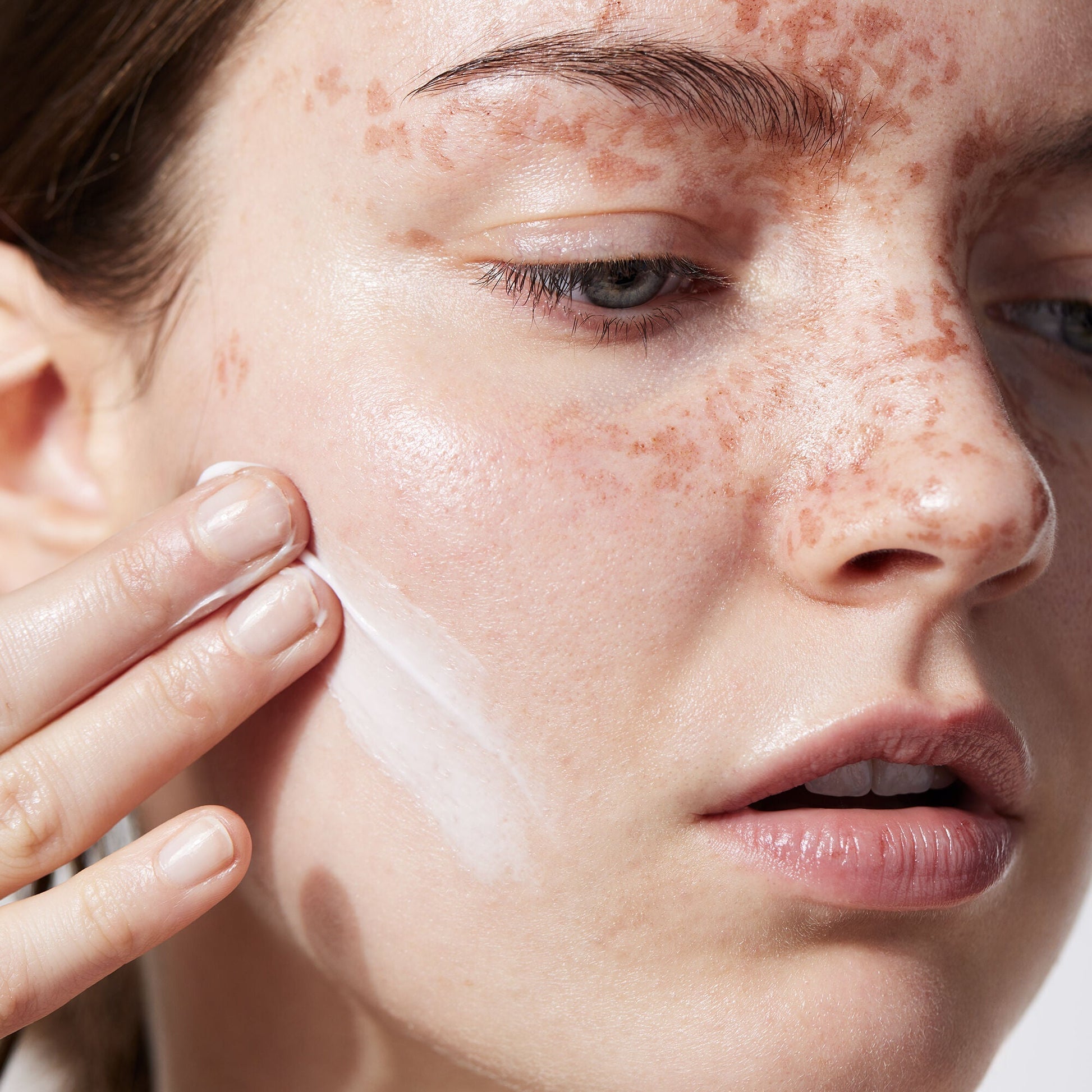 holy-hydration-face-cream-y5 040822_Model_HH-FaceCream_091_RT2-V1_IGF_38740f4c-997d-4161-a3bd-3457855e993f.jpg