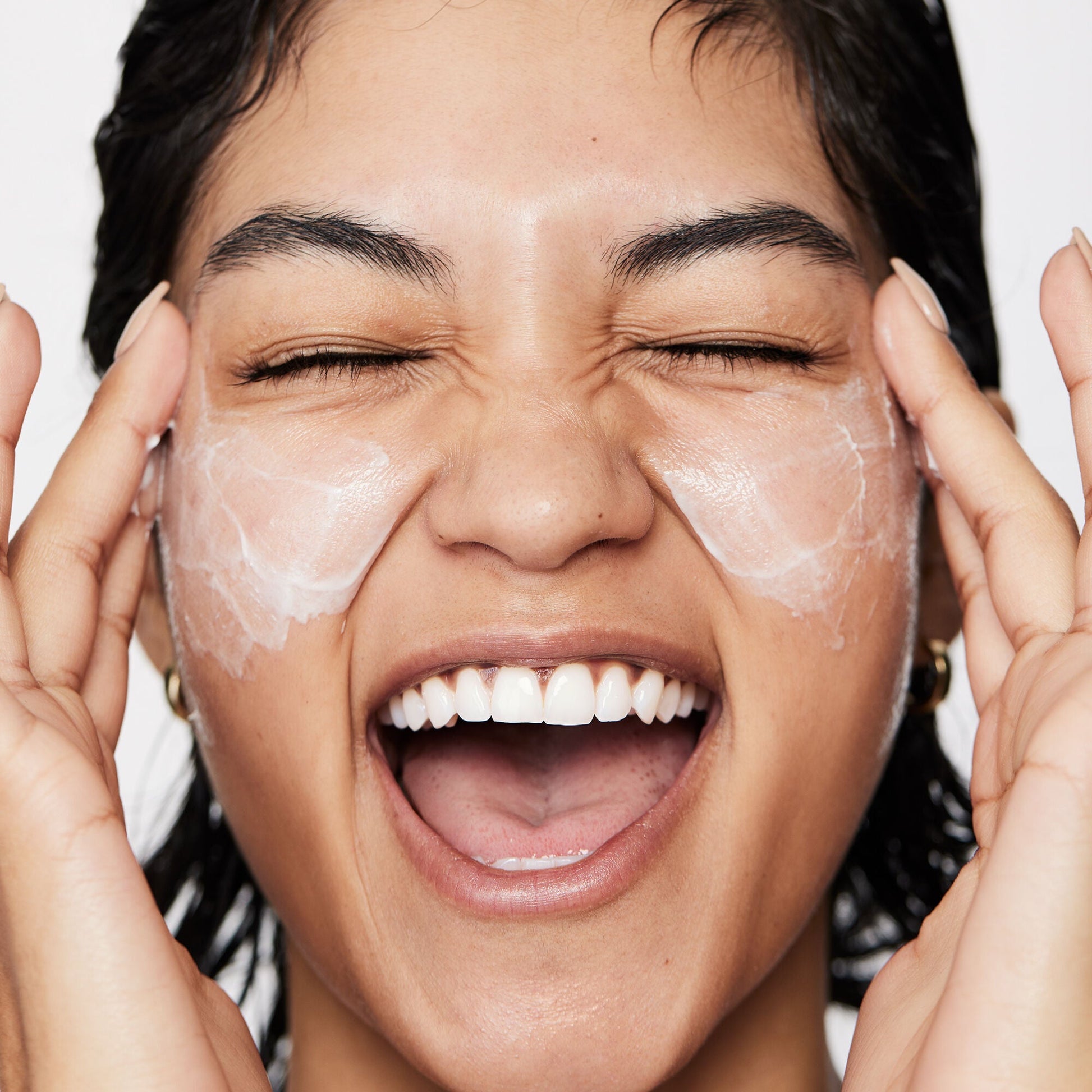 pure-skin-moisturizer-c9 040822_Model_Pure-Moisturizer_200_RT2-V1_RGB040822_Model_Pure-Moisturizer_200_RT2-V1_V1_IGF.jpg