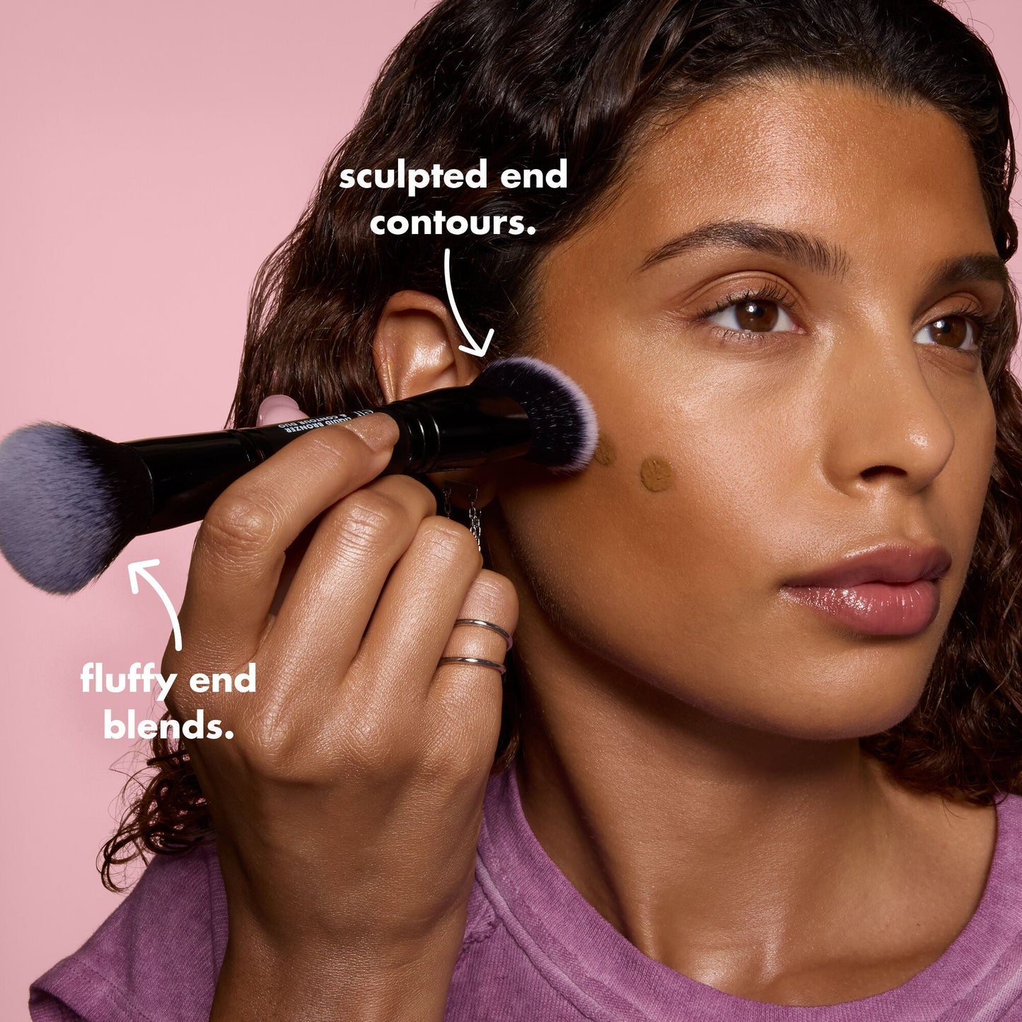 liquid-bronzer-and-contour-duo-brush-k8 0426_EDU_LiquidBronzer_ContourDuoBrush_BenefitModel.jpg