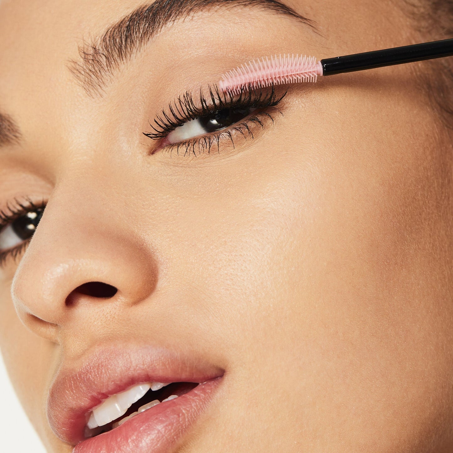 lash-n-roll-mascara-c7 052322_Adriana_LashRoll-After-Black_069_IGF_V2.jpg