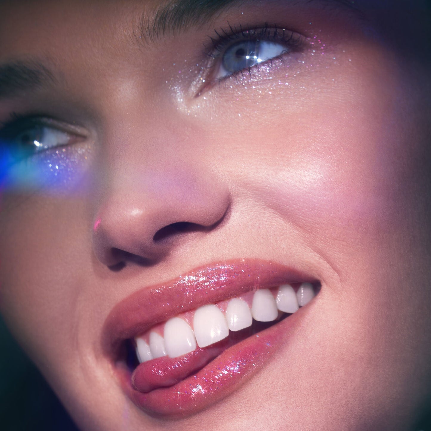 glow-reviver-lip-oil-glimmer-d1 053124_Lily_LipOil_OFace_FineAsFleck_0315_v4_RGB_IGF.jpg