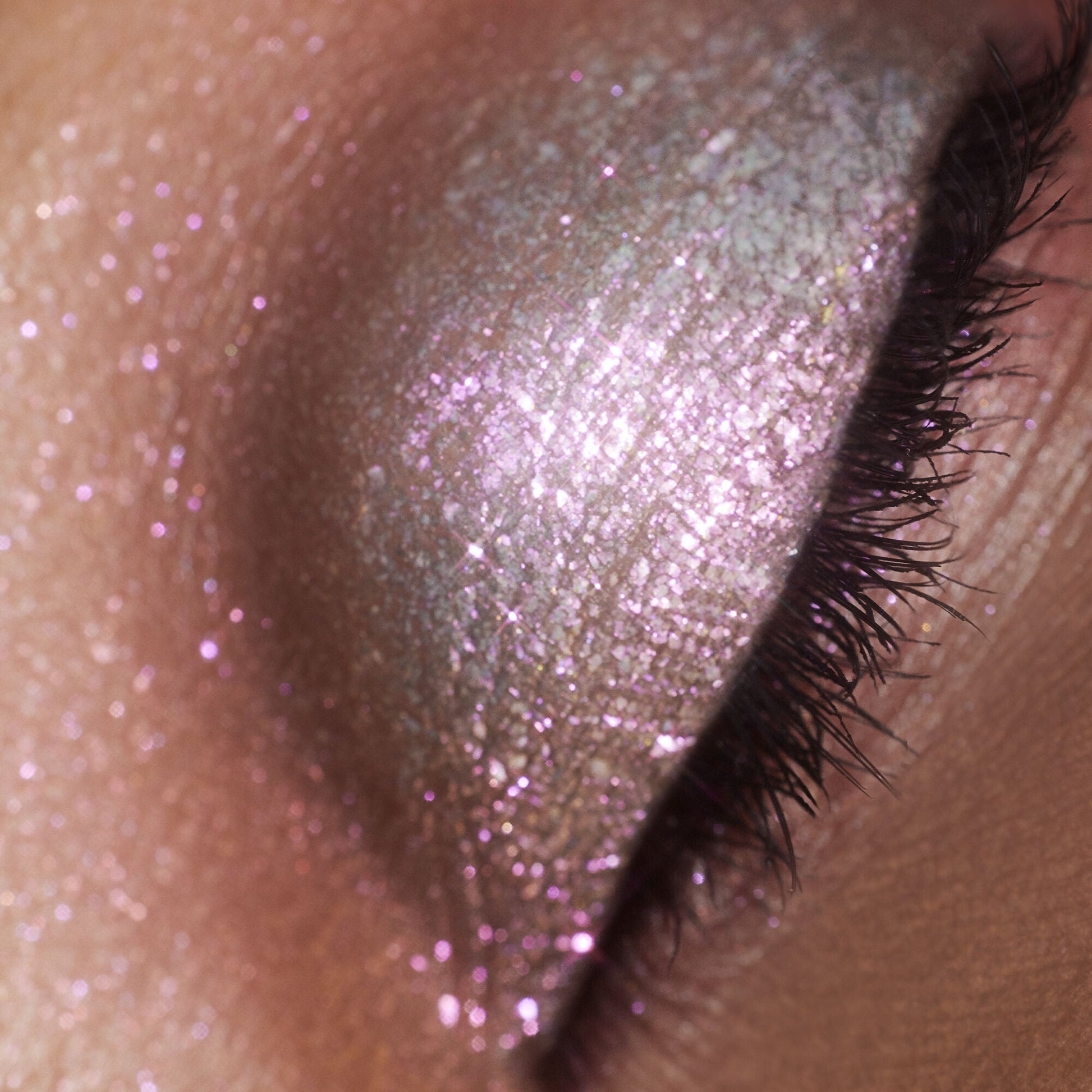 duochrome-liquid-eyeshadow-f1 061223_Chi_SparkPink_0022_FINAL_RGB_IGF.jpg