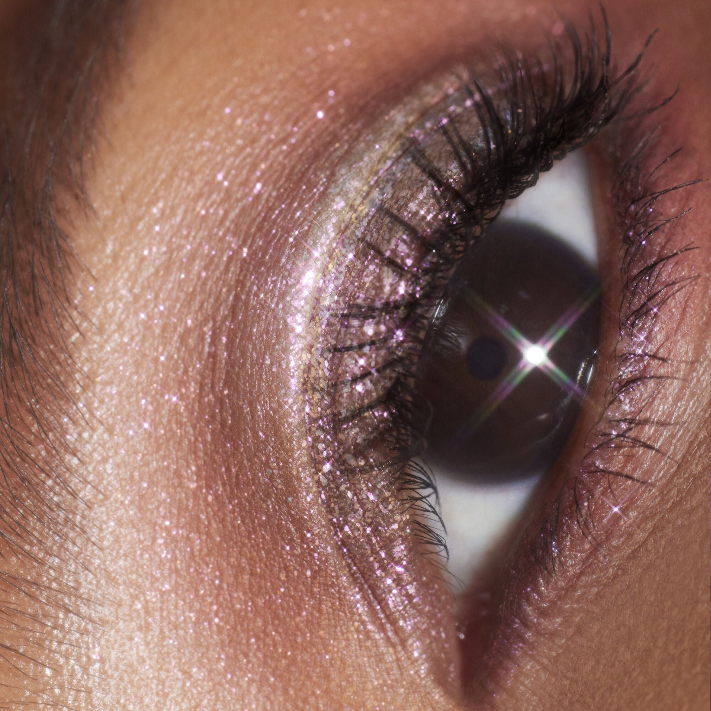 duochrome-liquid-eyeshadow-f1 061223_Chi_SparkPink_0023_FINAL_RGB_IGF.jpg