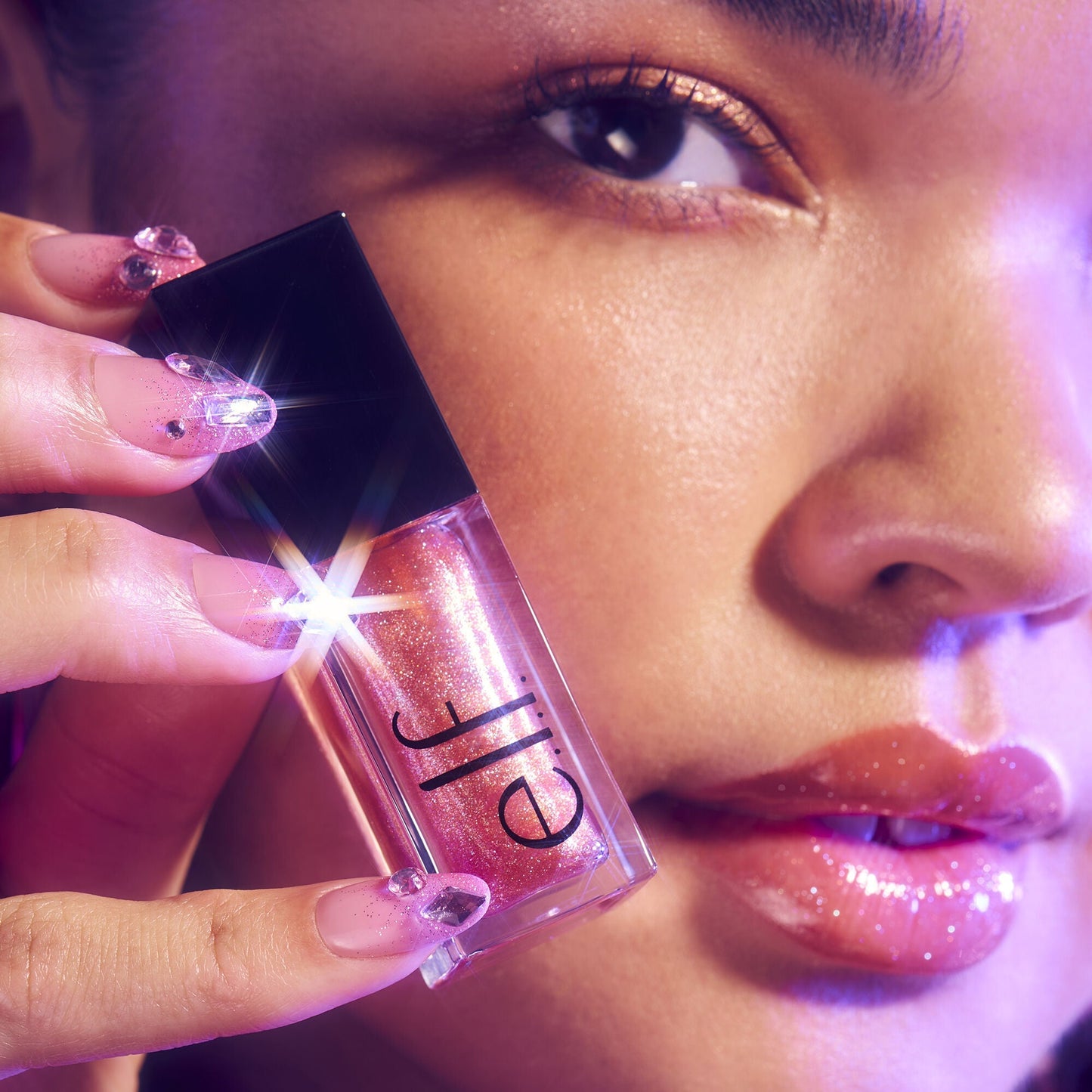 glow-reviver-plumping-lip-oil-f4 072225_Breanna_LipPlump_0391_2000x2000_0613e084-a418-44f9-b40d-c461b7a4b6db.jpg
