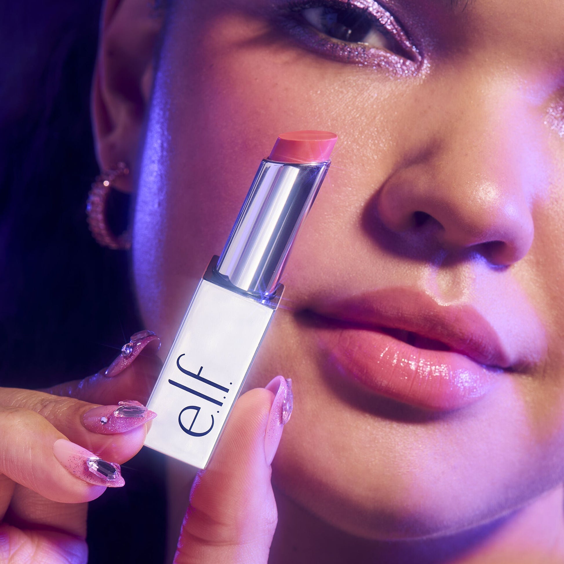 glow-reviver-lip-oil-stick-u3 072225_Breanna_SlipStick_1236_2000x2000_4adb6d91-4349-4c16-9f8e-036611f762d8.jpg
