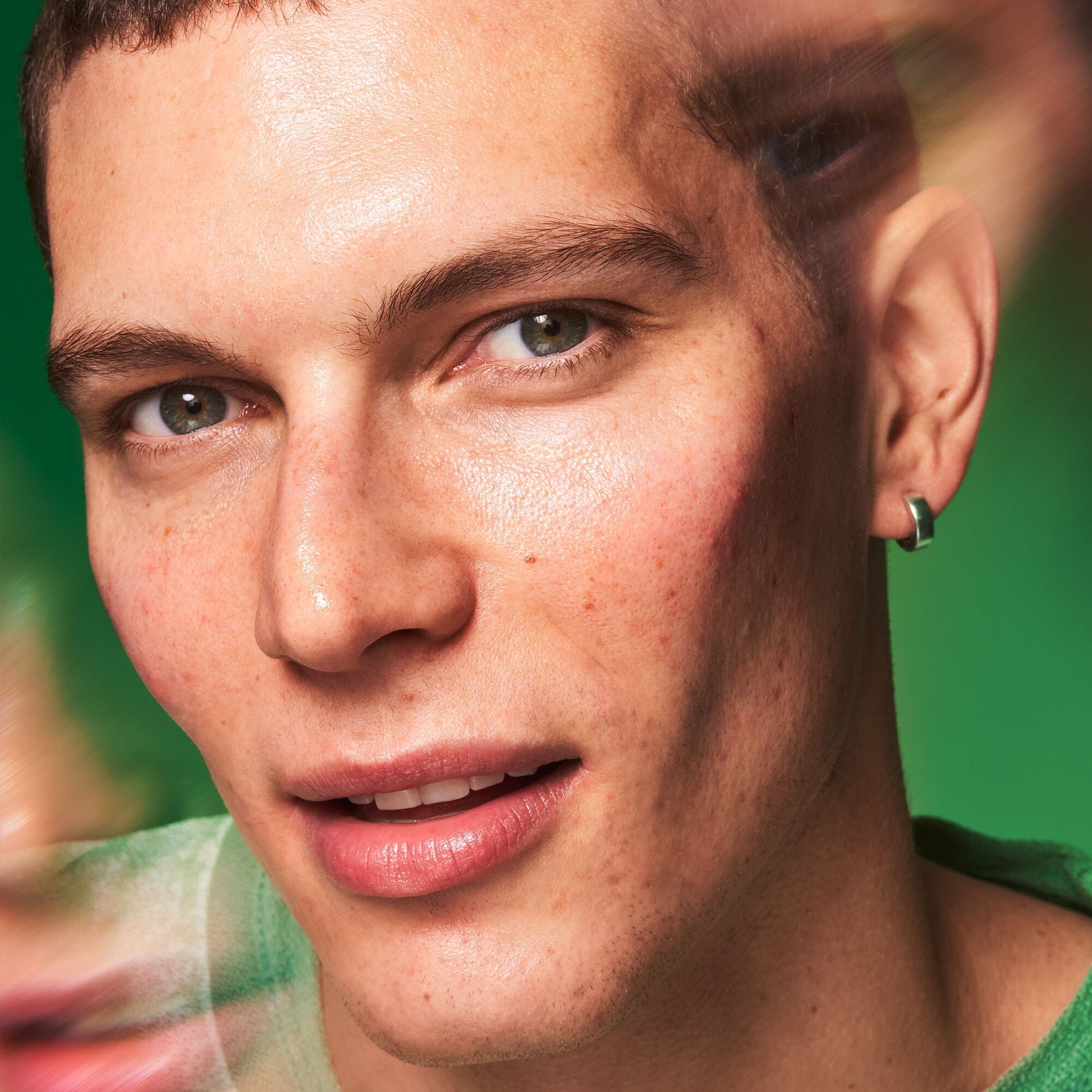 plz-clarify-facial-oil-g5 100924_SKIN_Jean_PlzC_EndLook_0036_v1_RGB_IGF.jpg