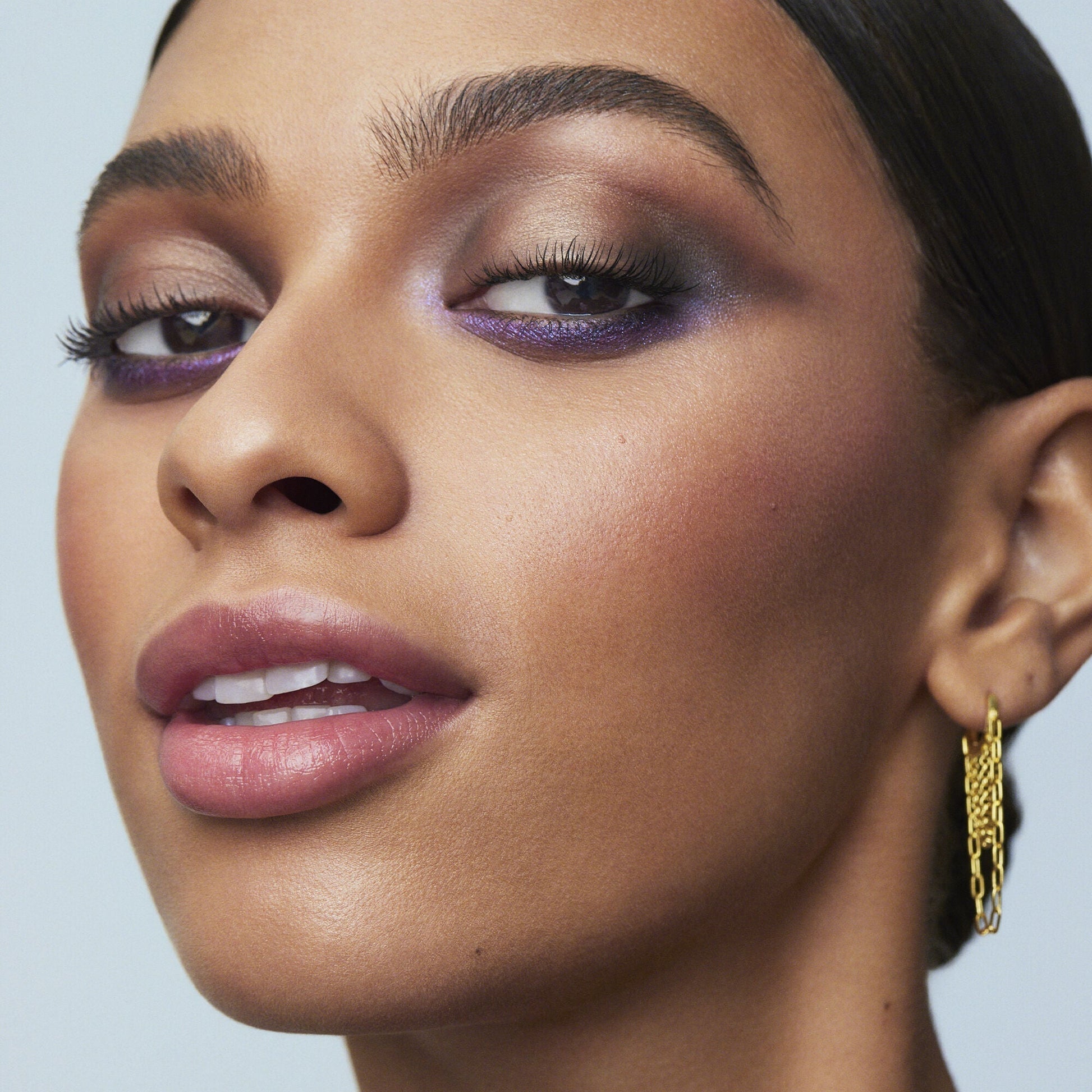 perfect-10-eyeshadow-palette-t0 110722_Adriana_10pcEyeshadow_2060_IGF.jpg