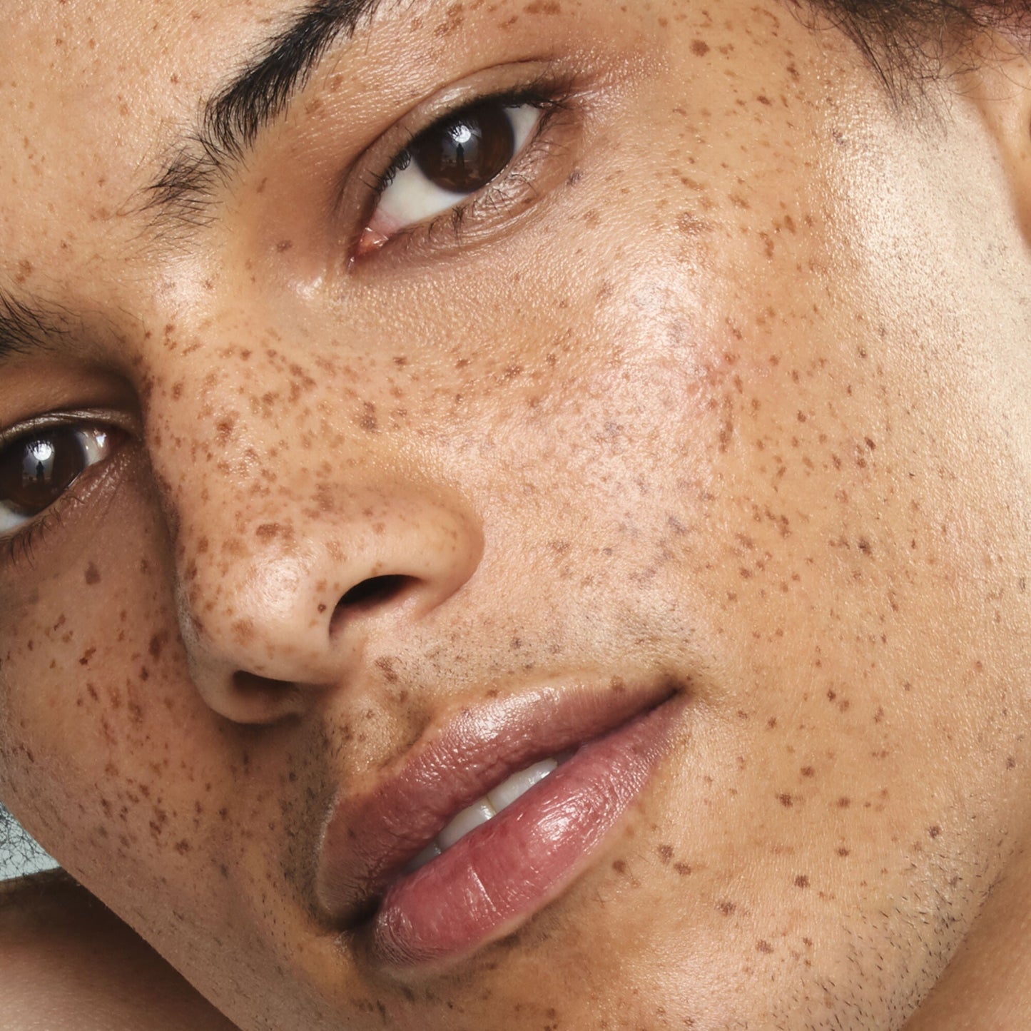 holy-hydration-face-cream-spf-30-u3 11112019_012021_Danny_HHydrationApp_044_IGF.jpg