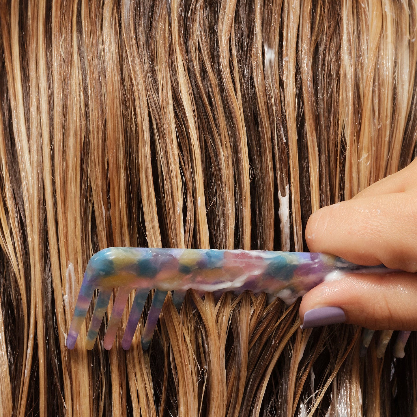 never-thirsty-moisturizing-conditioner-u6 111925_Anna_ThirstyConditioner-Product_1326_w3QC_IGF_1x1_6dab4b19-34a0-47bd-ae64-b0978b2f5084.jpg