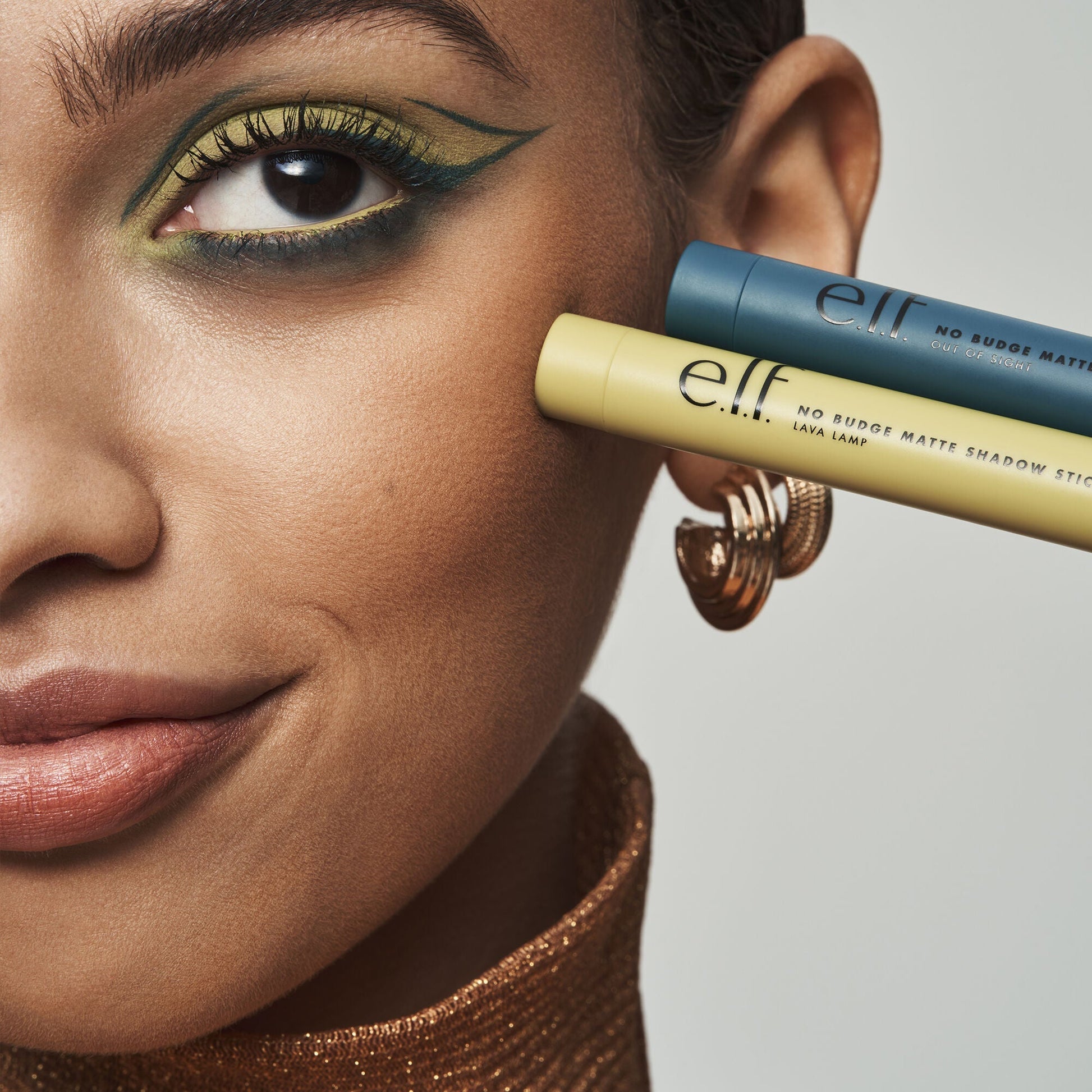 no-budge-matte-shadow-stick-q4 121321_Adriana_NoBudge-Sticks_0152_IGF_170a105b-3bad-446c-abc7-8c689612033b.jpg