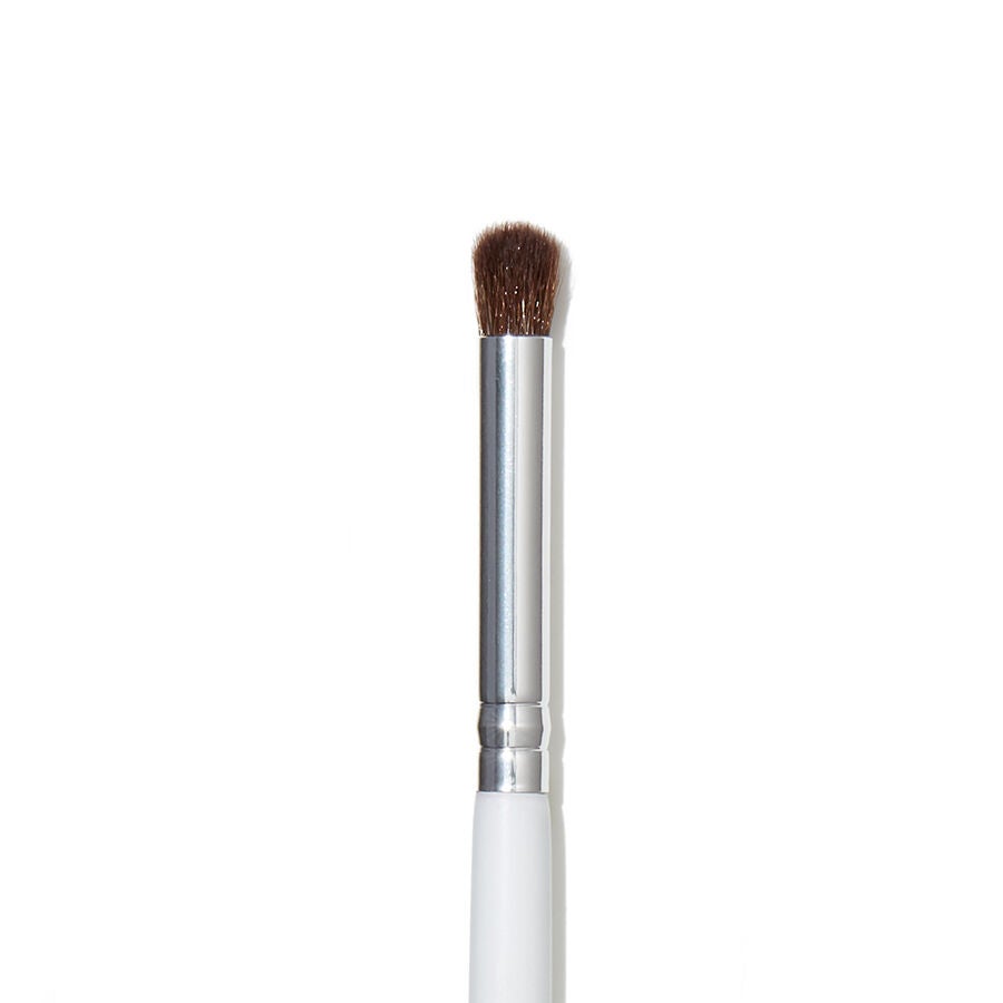 eye-crease-brush-i2 1823_EyeCreaseBrush_Macro.jpg