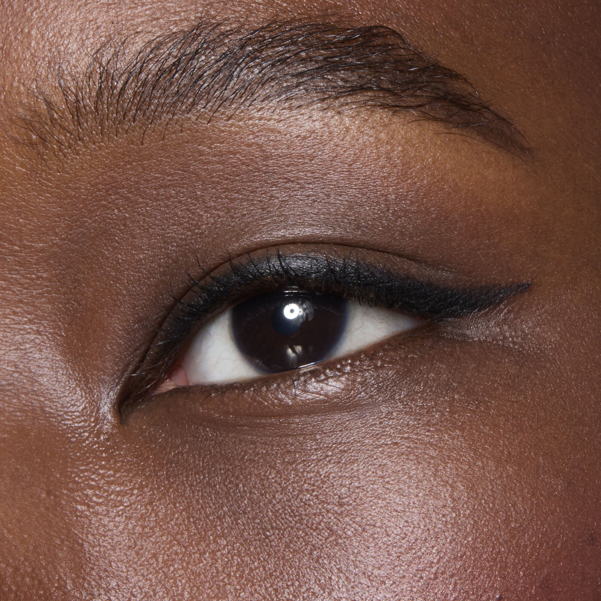no-budge-retractable-eyeliner-k7 81330_NO_BUDGE_RETRACTABLE_EYELINER_BLACK_BILLIE_0062_V2.jpg