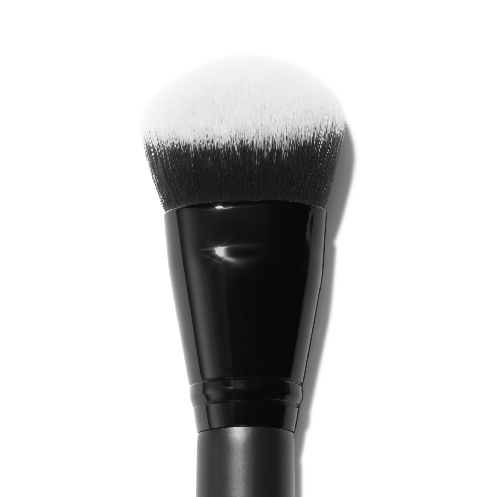 smooth-swipe-foundation-brush-s1 81456_Detail_R.png