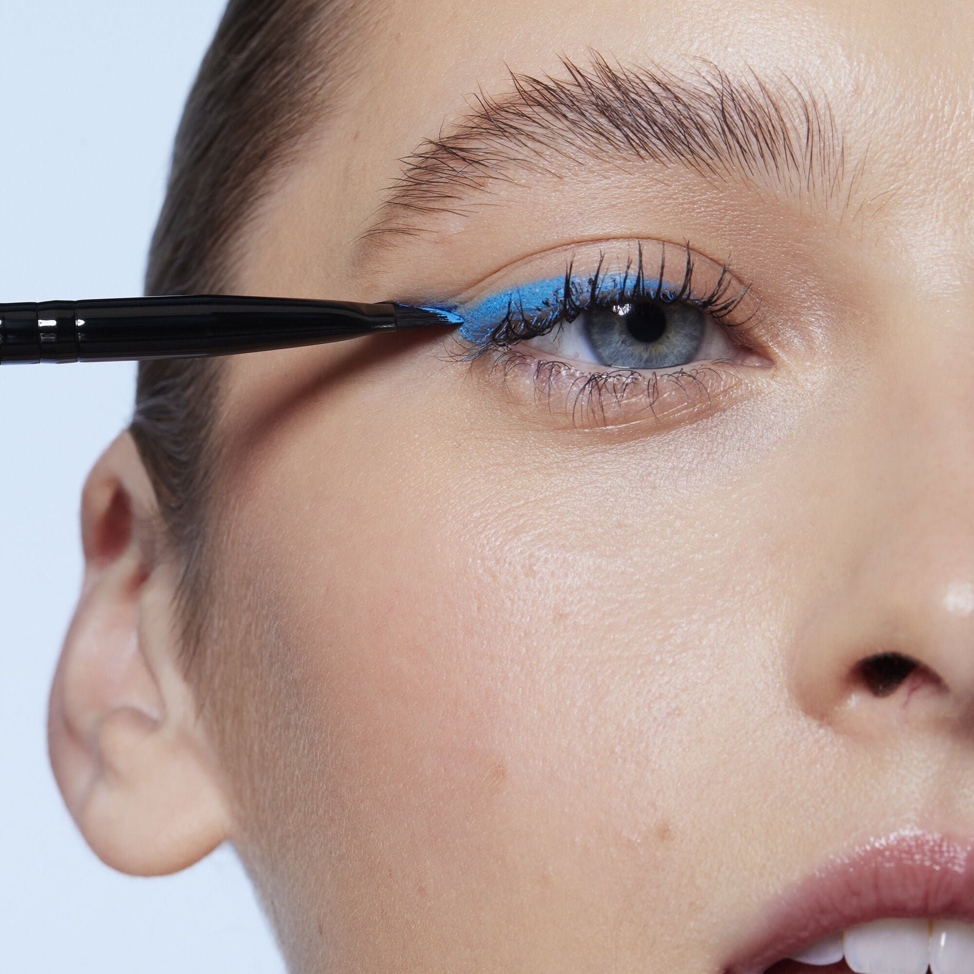 wing-it-liner-brush-q8 84091_Winged_Eyeliner_Brushy.jpg