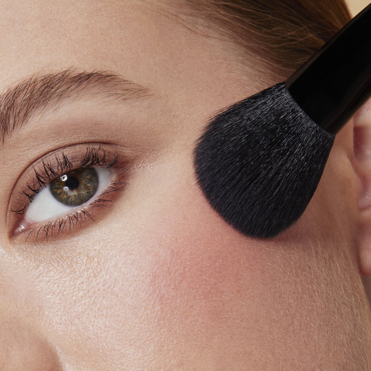 full-face-and-eye-makeup-brush-set-with-travel-case-d4 84674_FULL_FACE_EYE_BRUSH_SET_BLUSH_BRUSH_CARI_0086.jpg