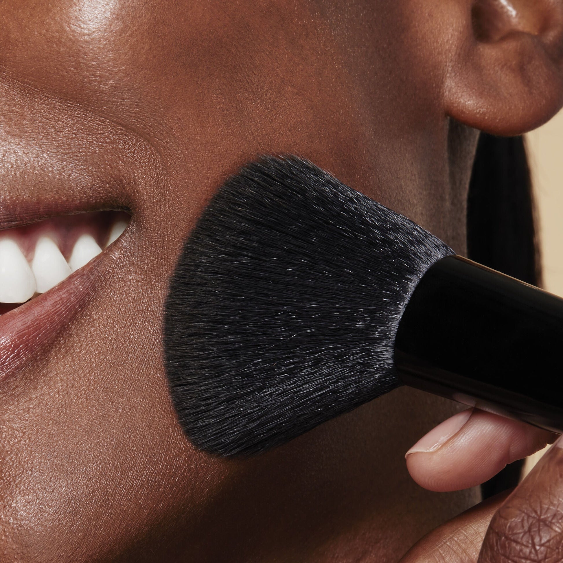 full-face-and-eye-makeup-brush-set-with-travel-case-d4 84674_FULL_FACE_EYE_BRUSH_SET_POWDER_BRUSH_DJ_0118.jpg