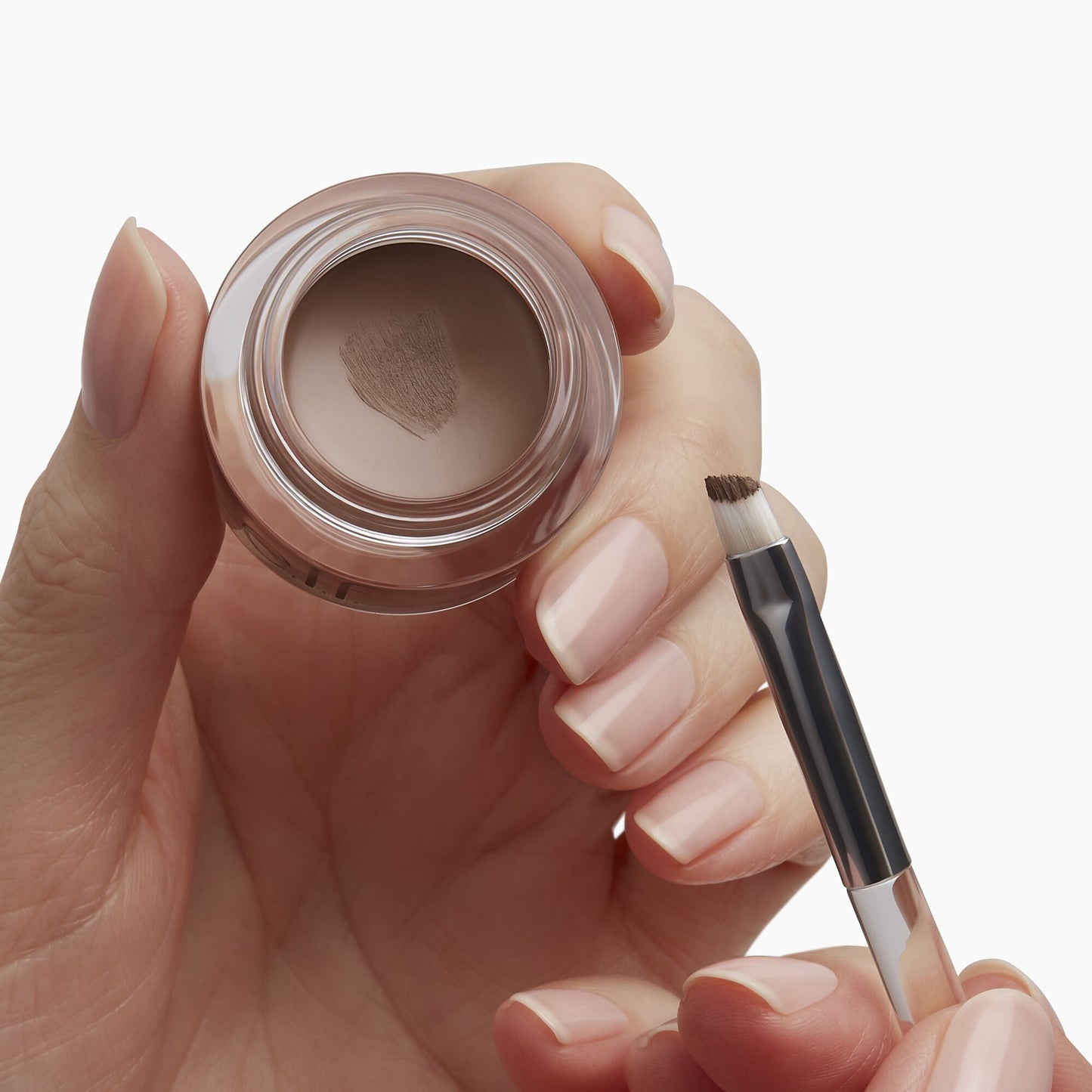 precision-dual-sided-eyebrow-brush-z6 85315_PrecisionDualSidedEyebrowBrush_Model.jpg