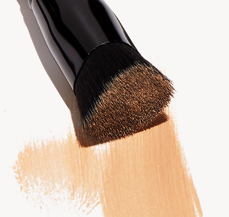 triangular-buffing-foundation-brush-t2 shot.jpg